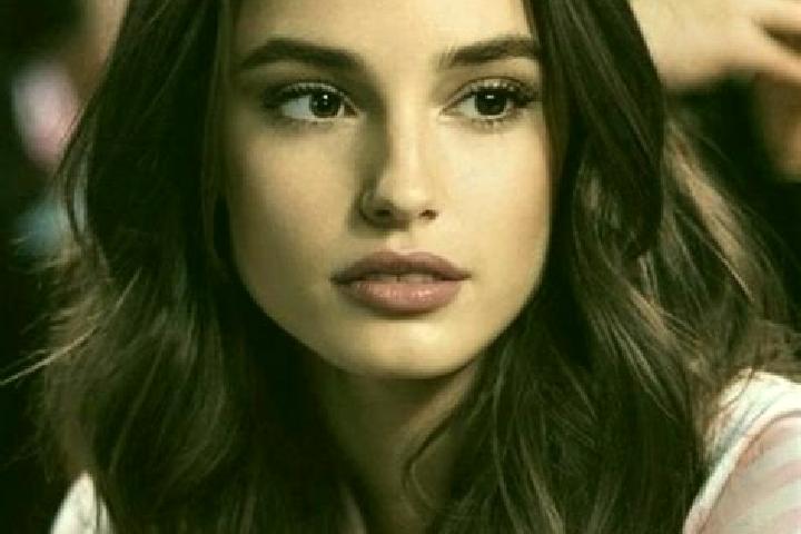 Ivy, 21, a brunette brown-eyed middle eastern companion based in Libano. Offering Massage, Deep French Kissing, Dinner Date, Duos, Striptease. Available for ...