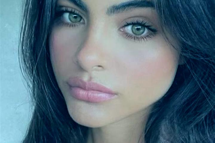 Ivy, 21, a brunette green-eyed latina companion based in Gouvernes. Offering OWO, Couples, Dinner Date, Tantra. Available for incall and outcall, overnight b...