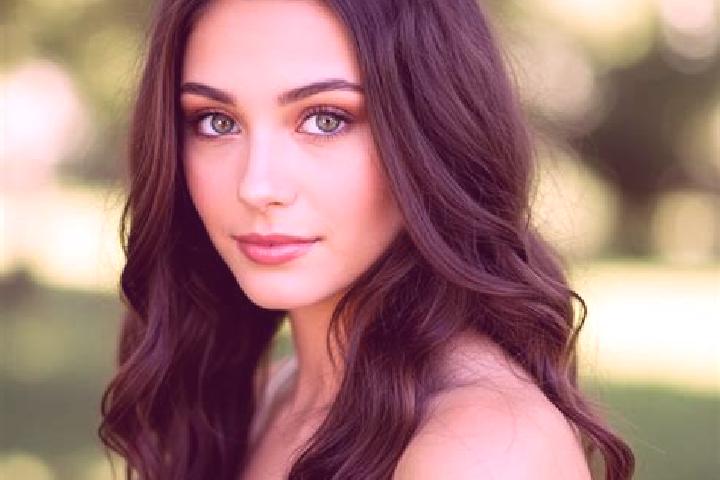 Ivy, 21, a brunette hazel-eyed caucasian companion based in Longcross. Offering Party Girl, Travel Companion, Dinner Date, Deep French Kissing. Available for...