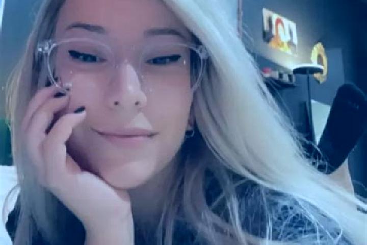 Ivy, 21, a platinum blonde brown-eyed mixed companion based in Sobral de Monte Agraco. Offering Striptease, Domination, Couples, GFE, Fetish. Available for i...