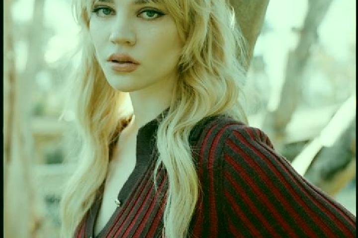 Ivy, 23, a auburn brown-eyed mediterranean companion based in New Dorp Beach. Offering Fetish, Travel Companion, Couples, Deep French Kissing. Available for ...