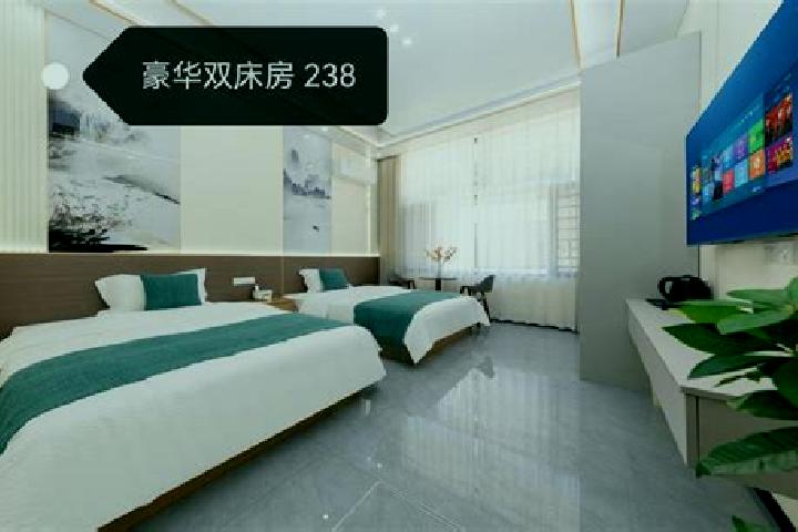 Ivy, 23 — Escort in Qinglong, China