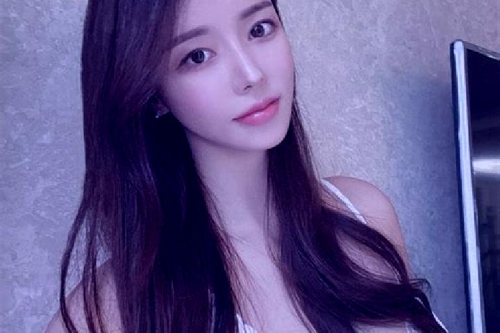 Ivy, 23 — Escort in Yuhuangmiao, China