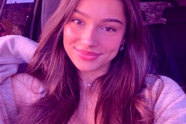 Ivy, 24, a brunette hazel-eyed latina companion based in Kampong Chenderong Balai. Offering Party Girl, Duos, CIM. Available for incall and outcall, overnigh...