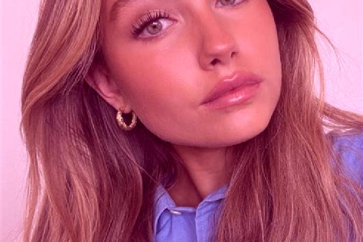 Ivy, 24, a dark blonde green-eyed mediterranean companion based in Port Vue. Offering GFE, CIM, Travel Companion, Couples. Available for incall and outcall, ...
