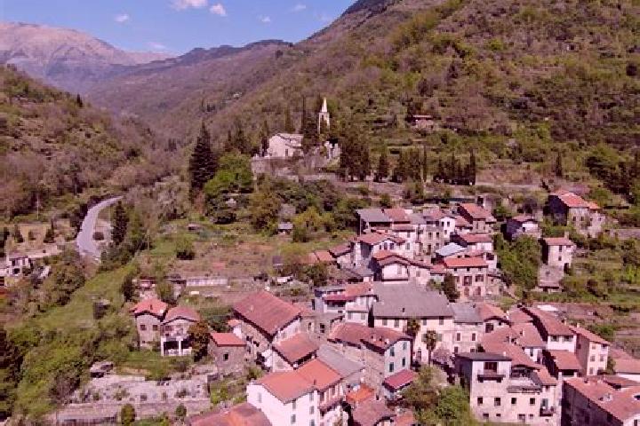 Ivy, 24 — Escort in Molini di Triora, Italy