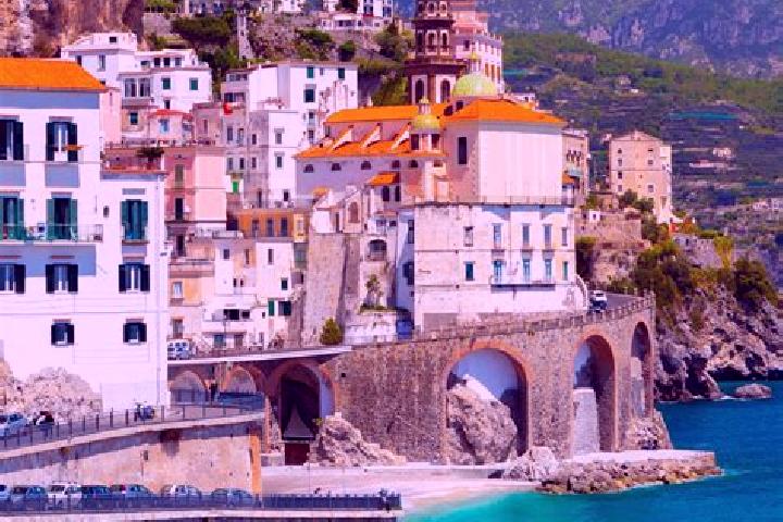 Ivy, 24 — Escort in Morbello, Italy