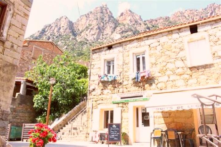 Ivy, 24 — Escort in Ota, France
