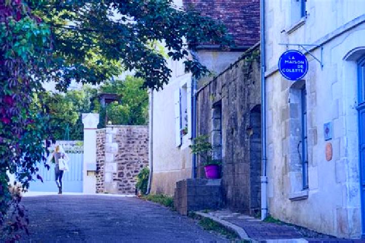 Ivy, 24 — Escort in Saints-en-Puisaye, France