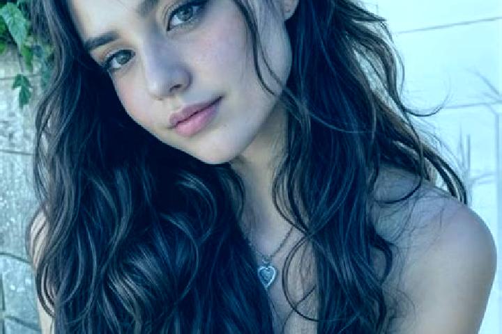 Ivy, 25, a brunette hazel-eyed caucasian companion based in Narjeh. Offering Domination, Duos, Travel Companion, Party Girl. Available for incall and outcall...
