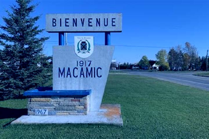 Ivy, 25 — Escort in Macamic, Canada