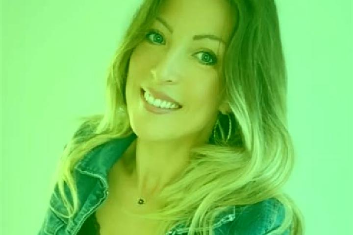 Ivy, 25 — Escort in Moreuil, France