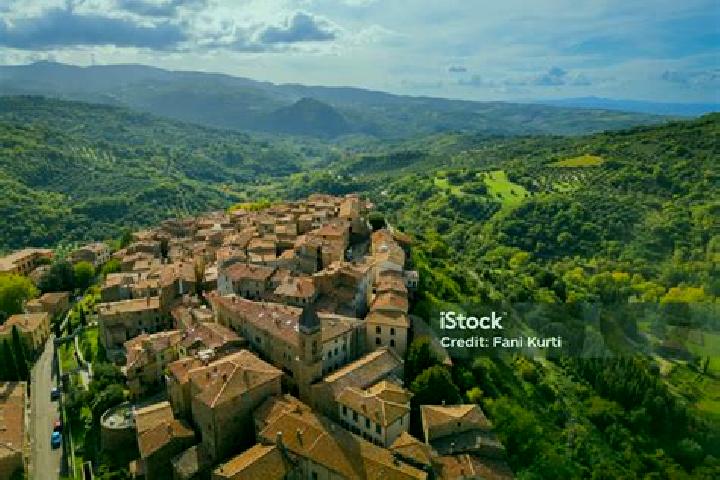 Ivy, 26 — Escort in Seggiano, Italy