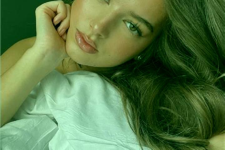 Ivy, 28, a chestnut hazel-eyed latina companion based in Baun. Offering Couples, Overnight, Massage. Available for incall and outcall, day and evening dates.