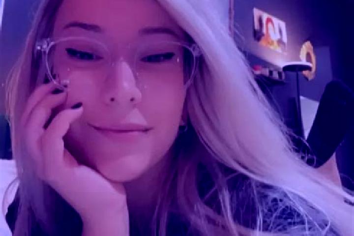 Ivy, 29, a blonde dark-eyed caucasian companion based in San Vigilio. Offering Erotic Massage, Overnight, Couples. Available for incall and outcall, overnigh...