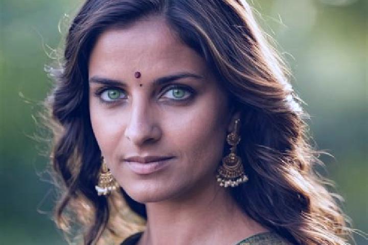 Ivy, 31, a brunette green-eyed indian companion based in Yangqing. Offering Roleplay, Fetish, Domination. Available for incall and outcall, day and evening d...