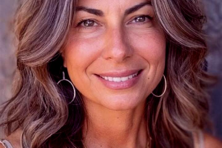 Ivy, 32, a brunette grey-eyed latina companion based in Rodelas. Offering Erotic Massage, Fetish, Roleplay. Available for incall and outcall, overnight booki...