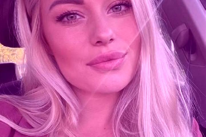 Ivy, 33, a blonde hazel-eyed mediterranean companion based in Nikolassee. Offering Tantra, BDSM, Erotic Massage, Overnight, Prostate Massage. Available for i...