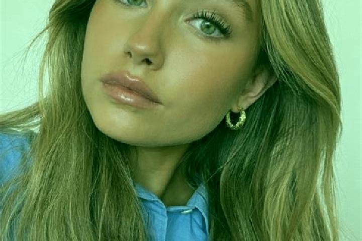 Ivy, 33, a dark blonde green-eyed caucasian companion based in Santo Domingo de los Colorados. Offering 69, GFE, Travel Companion, Striptease. Available for ...