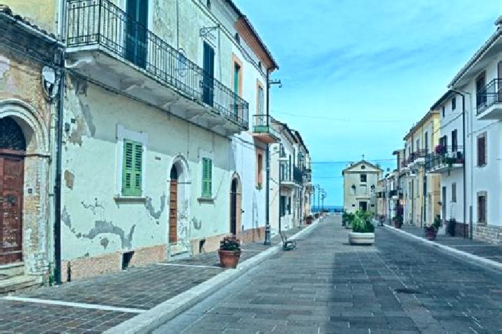 Ivy, 34 — Escort in Monte San Vito, Italy