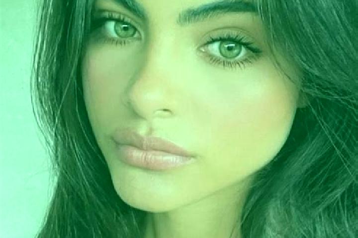 Ivy, 36, a auburn dark-eyed middle eastern companion based in Cesolo. Offering Party Girl, Erotic Massage, Dinner Date, Travel Companion. Available for incal...