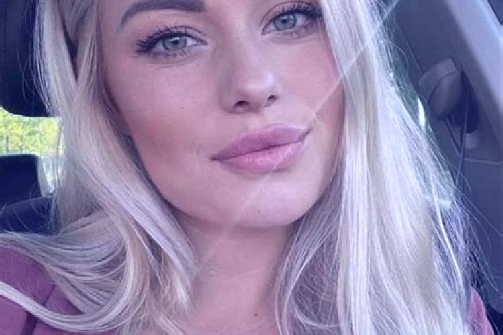 Ivy, 36, a blonde hazel-eyed european companion based in Preone. Offering BDSM, Massage, Duos. Available for incall and outcall, day and evening dates.