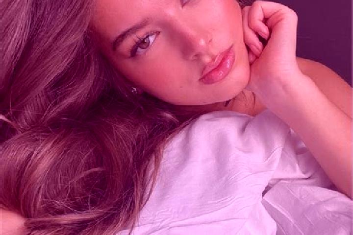 Ivy, 36, a chestnut grey-eyed latina companion based in Magny-le-Desert. Offering OWO, A-Level, GFE. Available for incall and outcall, day and evening dates.