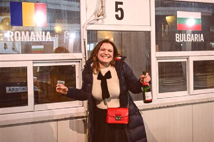 Ivy, 36 — Escort in Magiresti, Romania
