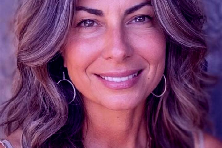 Ivy, 39, a brunette grey-eyed latina companion based in Arnac-Pompadour. Offering Duos, A-Level, Erotic Massage, Prostate Massage. Available for incall and o...