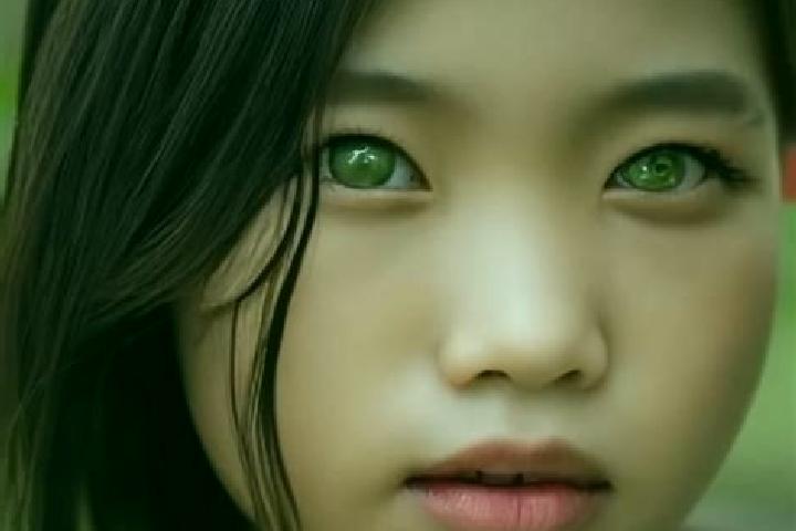 Jade, 20, a black green-eyed asian companion based in Saom Trak. Offering BDSM, Overnight, Dinner Date. Available for incall and outcall, day and evening dates.