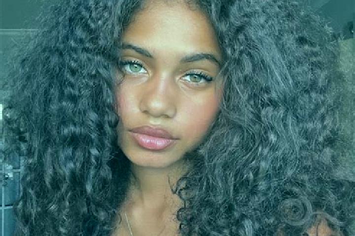 Jade, 20, a black grey-eyed ebony companion based in Algorta. Offering GFE, OWO, BDSM. Available for incall and outcall, day and evening dates.