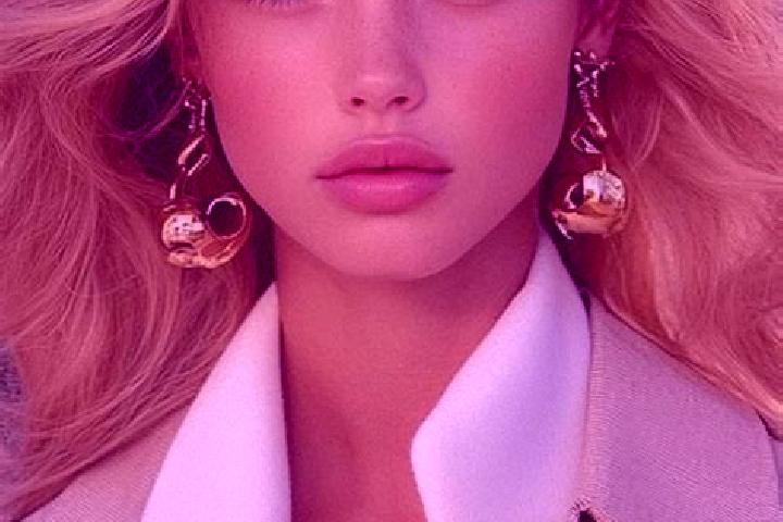 Jade, 20, a blonde amber-eyed ebony companion based in Taslidere. Offering Tantra, OWO, A-Level. Available for incall and outcall, overnight bookings available.