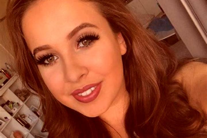 Jade, 20, a red amber-eyed mixed companion based in Luftenberg an der Donau. Offering Massage, Deep French Kissing, 69, Overnight. Available for incall and o...
