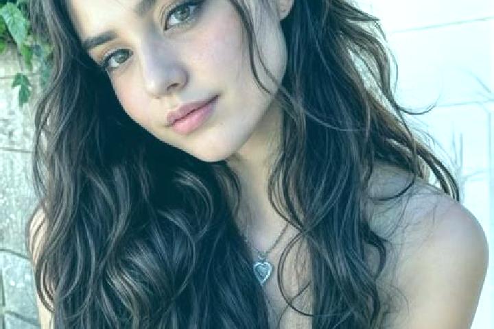 Jade, 20, a red hazel-eyed european companion based in Pianazzo. Offering A-Level, Duos, Deep French Kissing, Erotic Massage, Massage. Available for incall a...