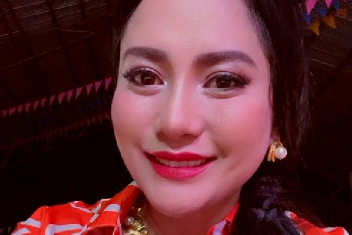 Jade, 20 — Escort in Lingig, Philippines
