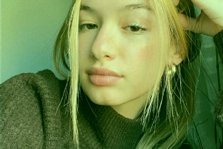 Jade, 21, a blonde brown-eyed ebony companion based in Krokau. Offering GFE, OWO, 69. Available for incall and outcall, day and evening dates.