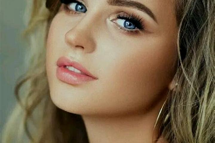 Jade, 21, a dark blonde blue-eyed mediterranean companion based in Corris. Offering Overnight, Fetish, Couples, OWO, Tantra. Available for incall and outcall...