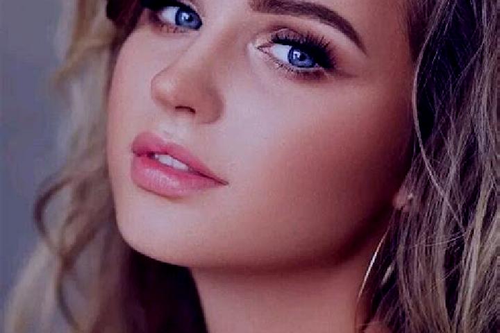 Jade, 21, a dark blonde blue-eyed slavic companion based in Rohru. Offering Overnight, Tantra, Massage. Available for incall and outcall, day and evening dates.