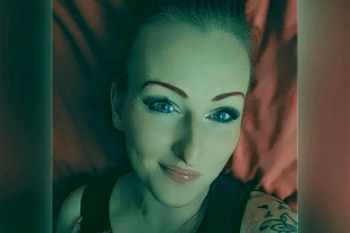 Jade, 21 — Escort in Kroepelin, Germany