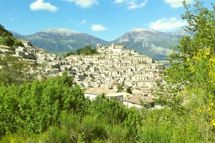 Jade, 21 — Escort in Serra Pedace, Italy