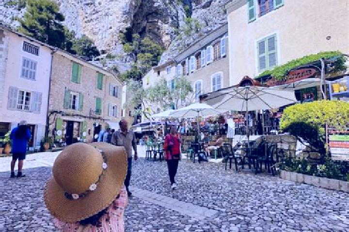 Jade, 22, a auburn blue-eyed caucasian companion based in Moustiers-Sainte-Marie. Offering GFE, Duos, Party Girl, Tantra. Available for incall and outcall, o...