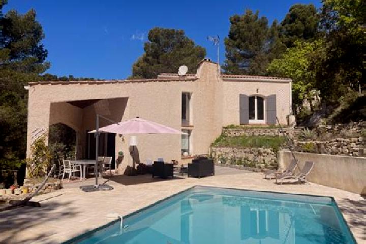 Jade, 22 — Escort in Pierrevert, France