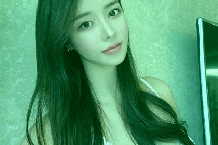Jade, 22 — Escort in Xiaqiao, China