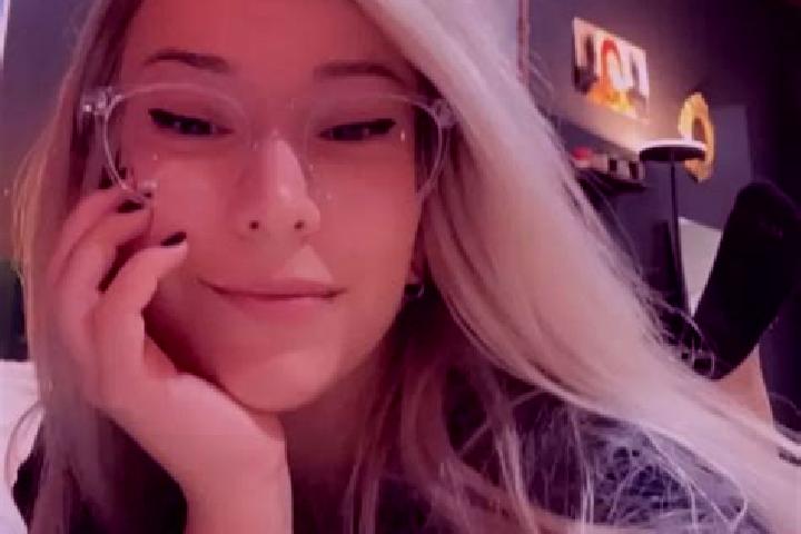 Jade, 23, a blonde dark-eyed caucasian companion based in Santa Tecla. Offering GFE, Striptease, Erotic Massage. Available for incall and outcall, overnight ...
