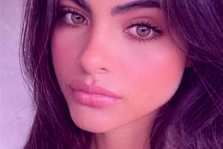 Jade, 23, a brunette amber-eyed middle eastern companion based in West Ridge. Offering Overnight, Fetish, Roleplay, Striptease. Available for incall and outc...
