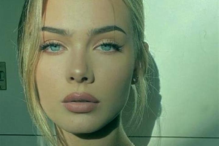 Jade, 23, a red grey-eyed european companion based in Jitonhueca. Offering CIM, Overnight, Striptease. Available for incall and outcall, day and evening dates.