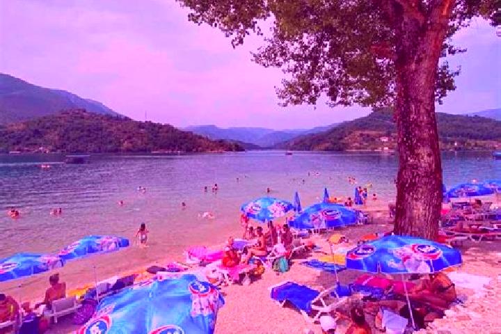 Jade, 23 — Escort in Jezero, Bosnia and Herzegovina