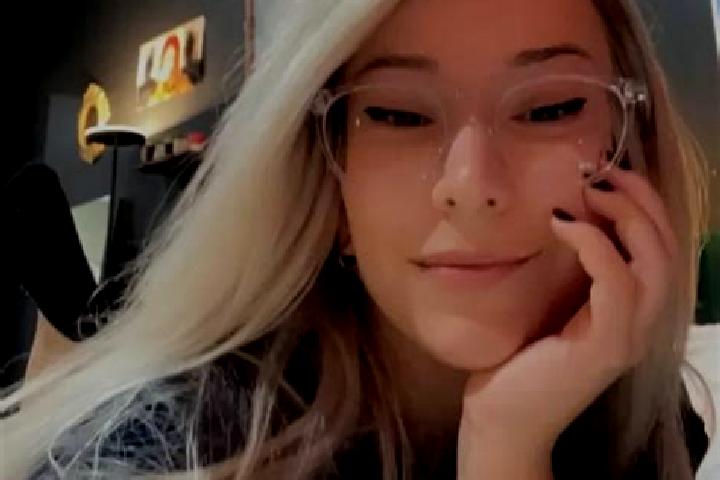 Jade, 24, a blonde dark-eyed asian companion based in Klein Reken. Offering GFE, Roleplay, Overnight. Available for incall and outcall, day and evening dates.
