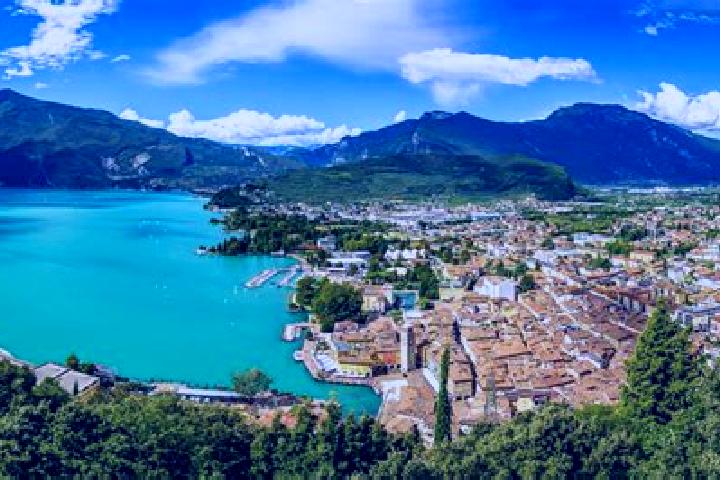 Jade, 24 — Escort in Pianezze del Lago, Italy