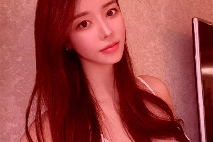 Jade, 24 — Escort in Somorpenang, Indonesia
